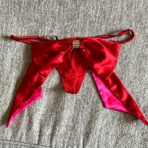 *NWT Victoria’s Secret Satin Red Bow Low Rise V String Thong
